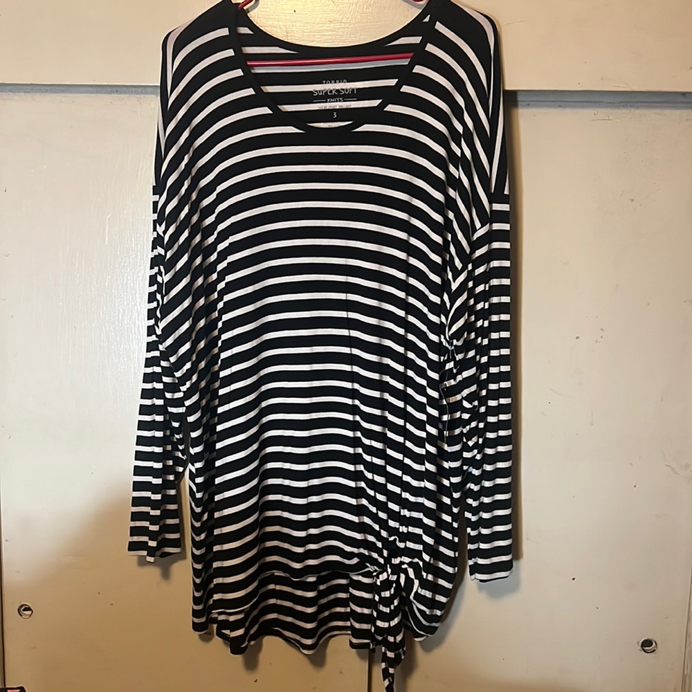 Torrid SUPER SOFT TIE-FRONT LONG SLEEVE TEE-Torrid size 3